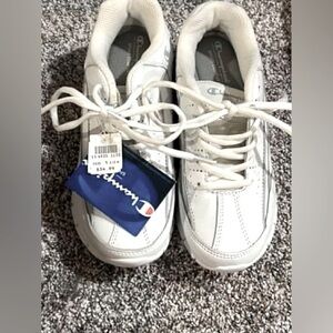 Champion support comfort tennis shoes